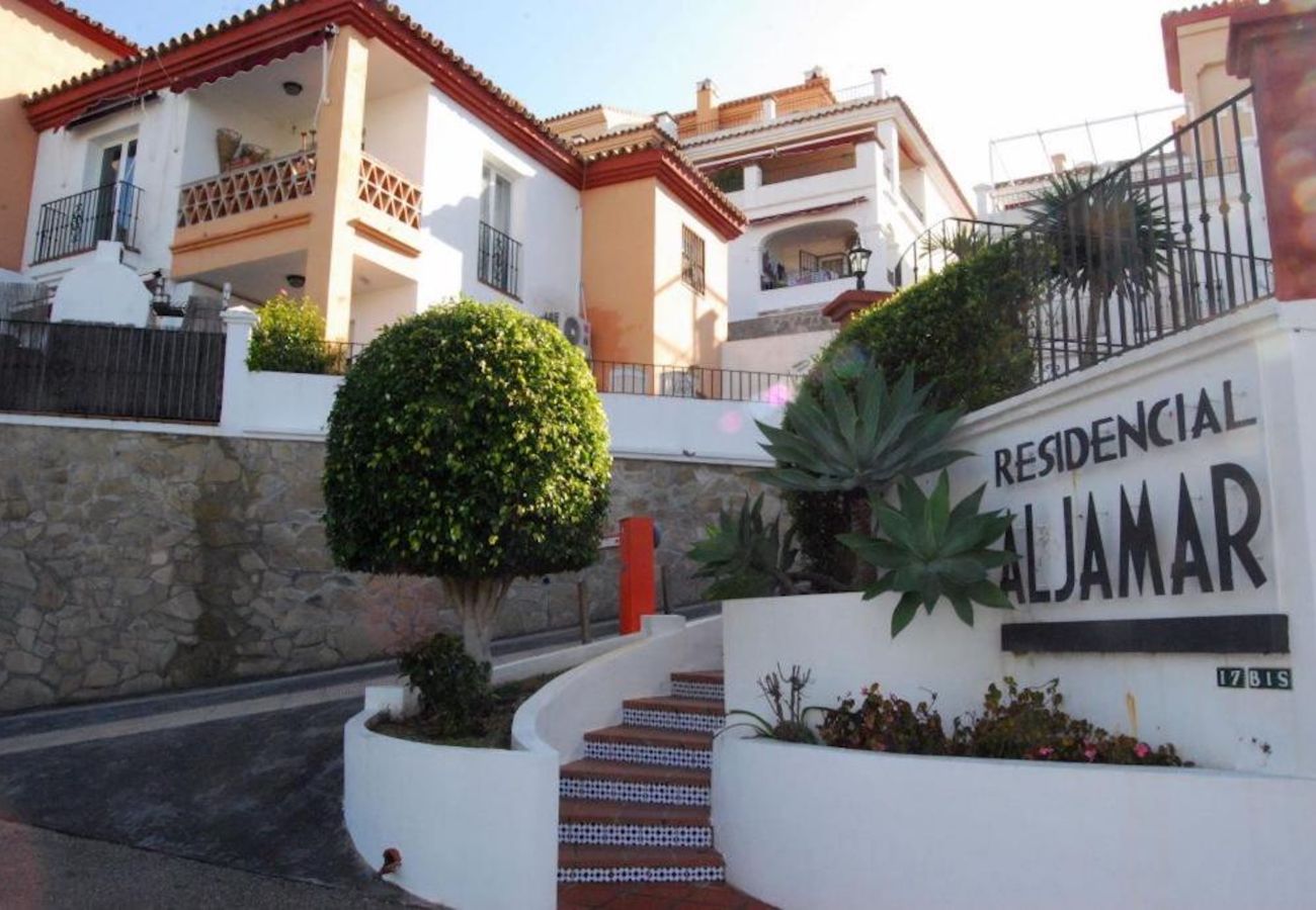 Casa adosada en Nerja - Playa Burriana – Casa adosada con 3 amplias terrazas y vistas al mar