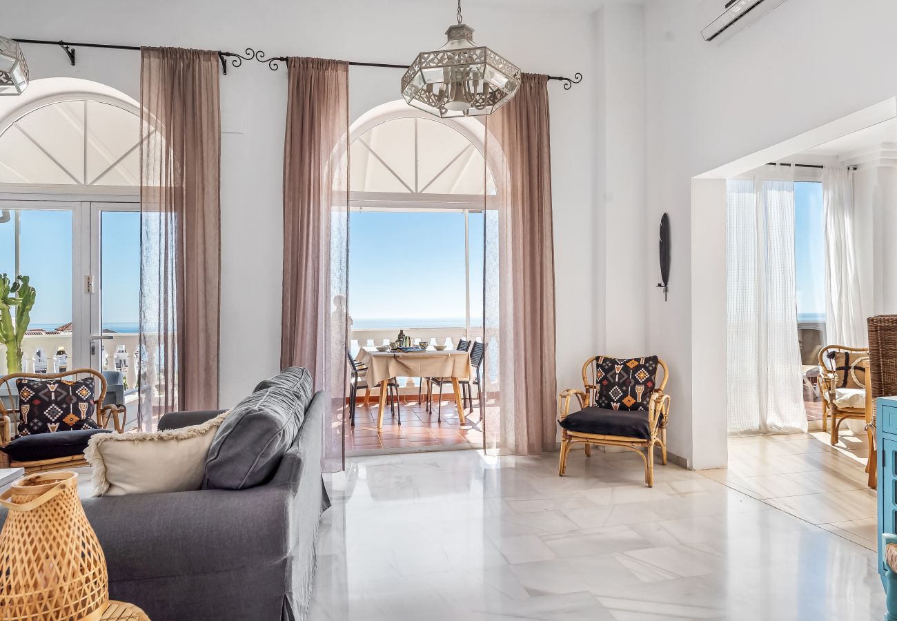 Casa adosada en Nerja - Lujo moderno – Casa adosada con piscina privada y vistas al mar