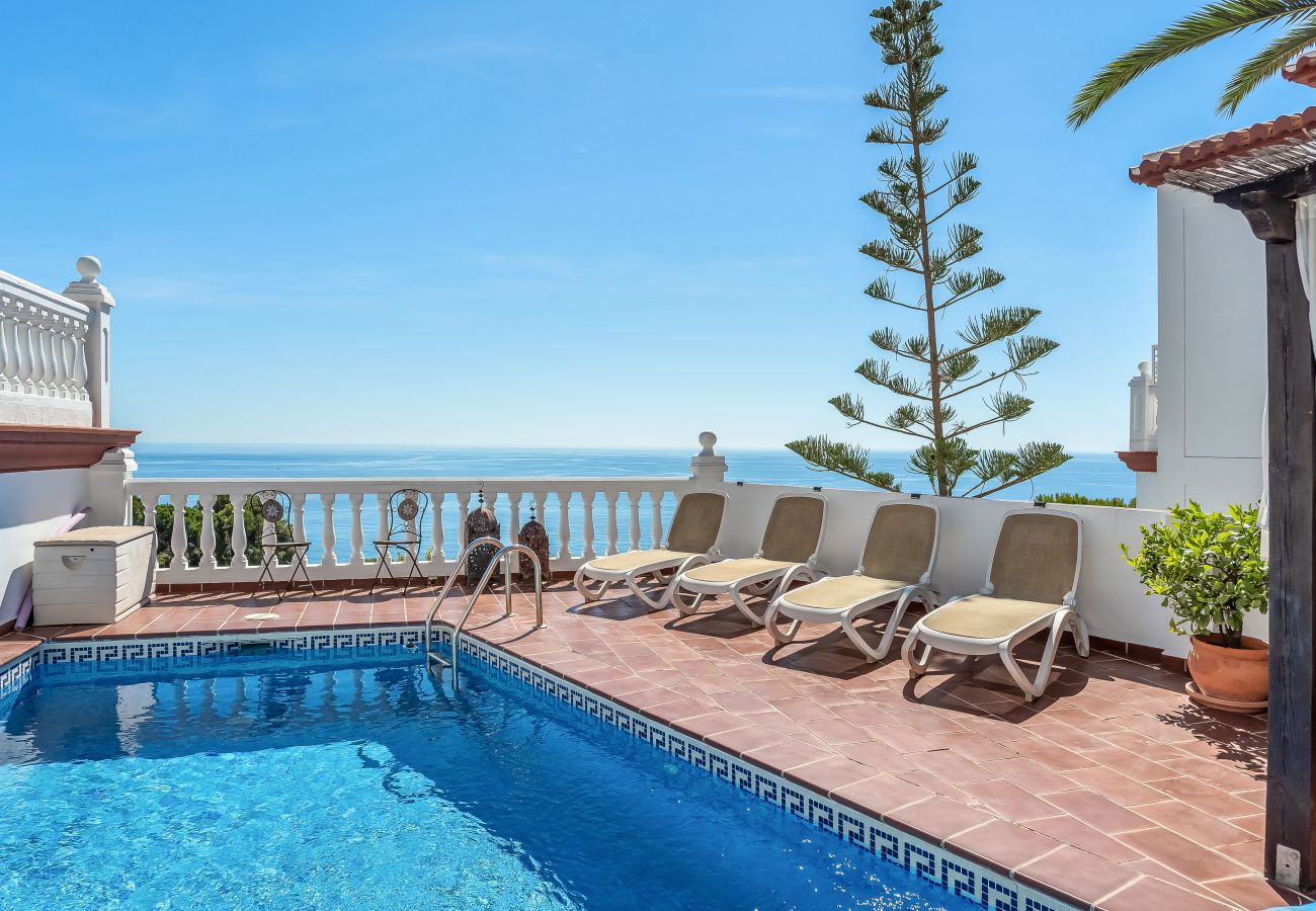 Casa adosada en Nerja - Lujo moderno – Casa adosada con piscina privada y vistas al mar