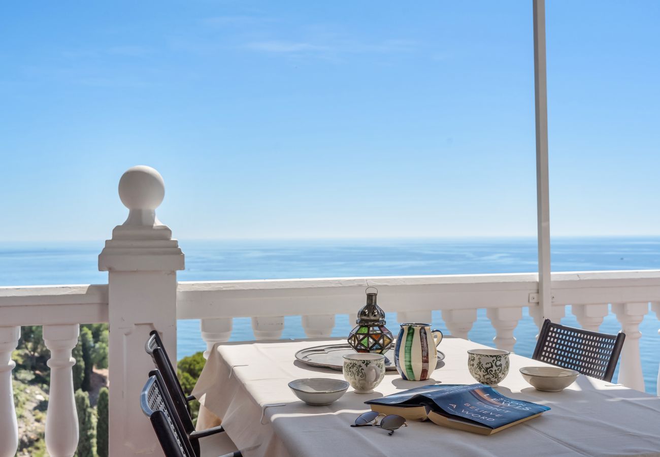 Casa adosada en Nerja - Lujo moderno – Casa adosada con piscina privada y vistas al mar