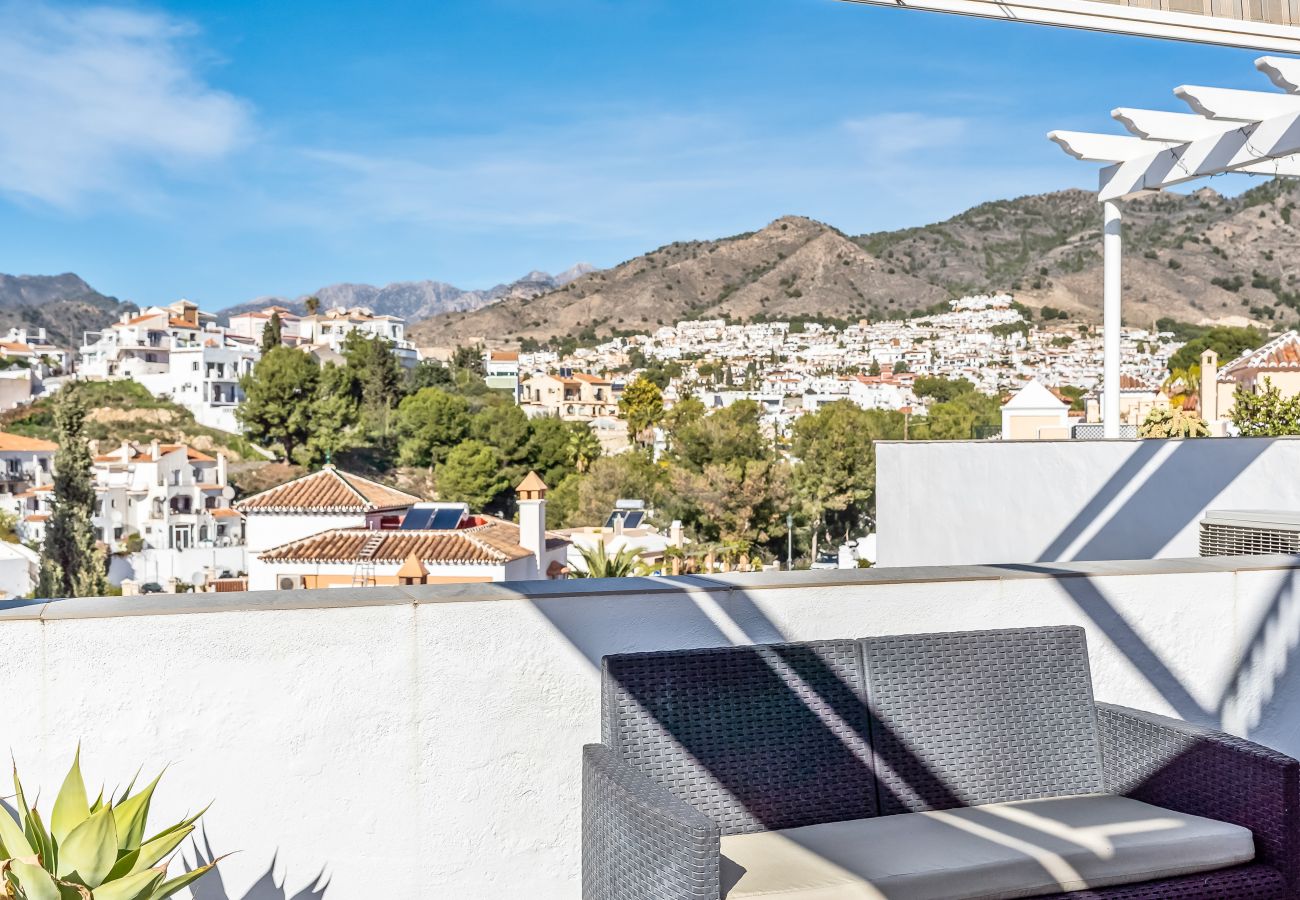 Apartamento en Nerja - Vistas al mar, tres terrazas – cerca de Burriana Beach