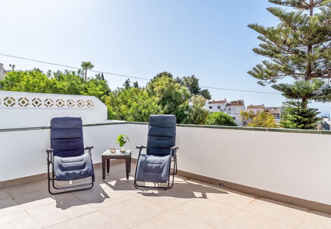 Casa adosada en Nerja - Casa soleada con terraza en Nerja