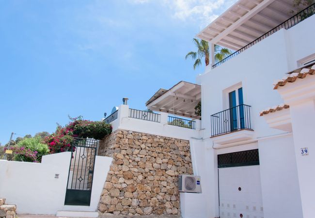 Terraced House in La Herradura - Large pool, jacuzzi, and that extra touch! Terraced House in La Herradura - Large pool, jacuzzi, and that extra touch!