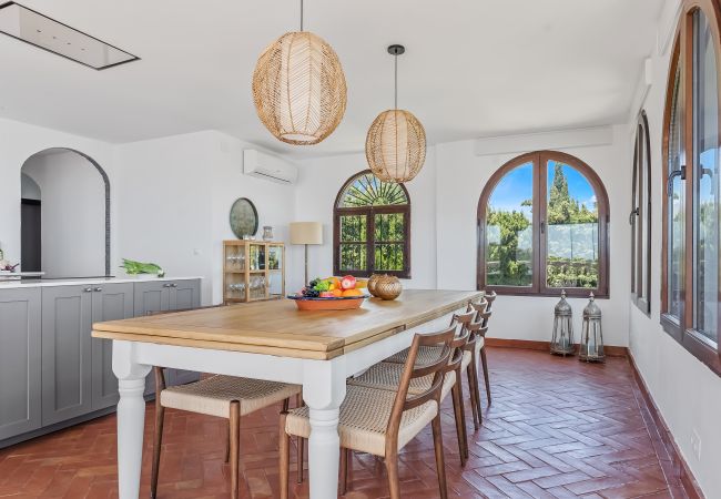 Villa in La Herradura - Exclusive Villa, Wonderful Garden, Private Heated Pool Villa in La Herradura - Exclusive Villa, Wonderful Garden, Private Heated Pool