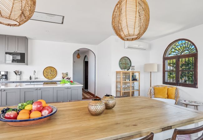 Villa in La Herradura - Exclusive Villa, Wonderful Garden, Private Heated Pool Villa in La Herradura - Exclusive Villa, Wonderful Garden, Private Heated Pool