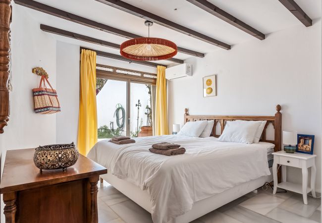 Villa in La Herradura - Exclusive Villa, Wonderful Garden, Private Heated Pool Villa in La Herradura - Exclusive Villa, Wonderful Garden, Private Heated Pool