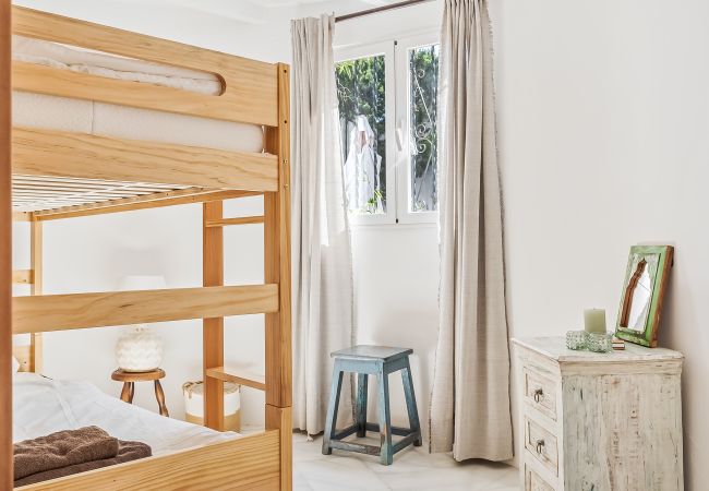 Villa in La Herradura - Exclusive Villa, Wonderful Garden, Private Heated Pool Villa in La Herradura - Exclusive Villa, Wonderful Garden, Private Heated Pool