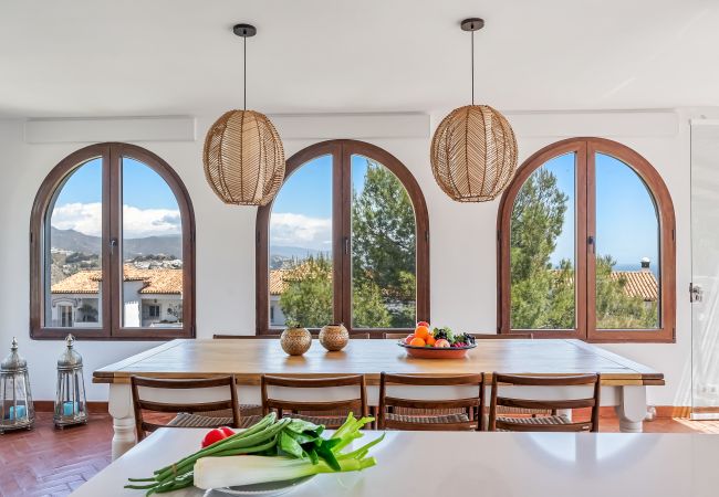 Villa in La Herradura - Exclusive Villa, Wonderful Garden, Private Heated Pool Villa in La Herradura - Exclusive Villa, Wonderful Garden, Private Heated Pool