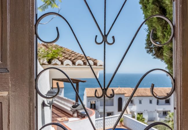 Villa in La Herradura - Exclusive Villa, Wonderful Garden, Private Heated Pool Villa in La Herradura - Exclusive Villa, Wonderful Garden, Private Heated Pool