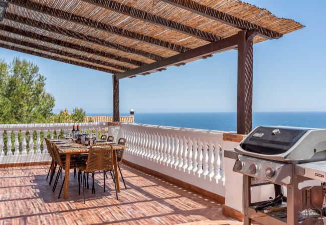 Villa in La Herradura - Exclusive Villa, Wonderful Garden, Private Heated Pool Villa in La Herradura - Exclusive Villa, Wonderful Garden, Private Heated Pool