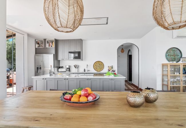 Villa in La Herradura - Exclusive Villa, Wonderful Garden, Private Heated Pool Villa in La Herradura - Exclusive Villa, Wonderful Garden, Private Heated Pool