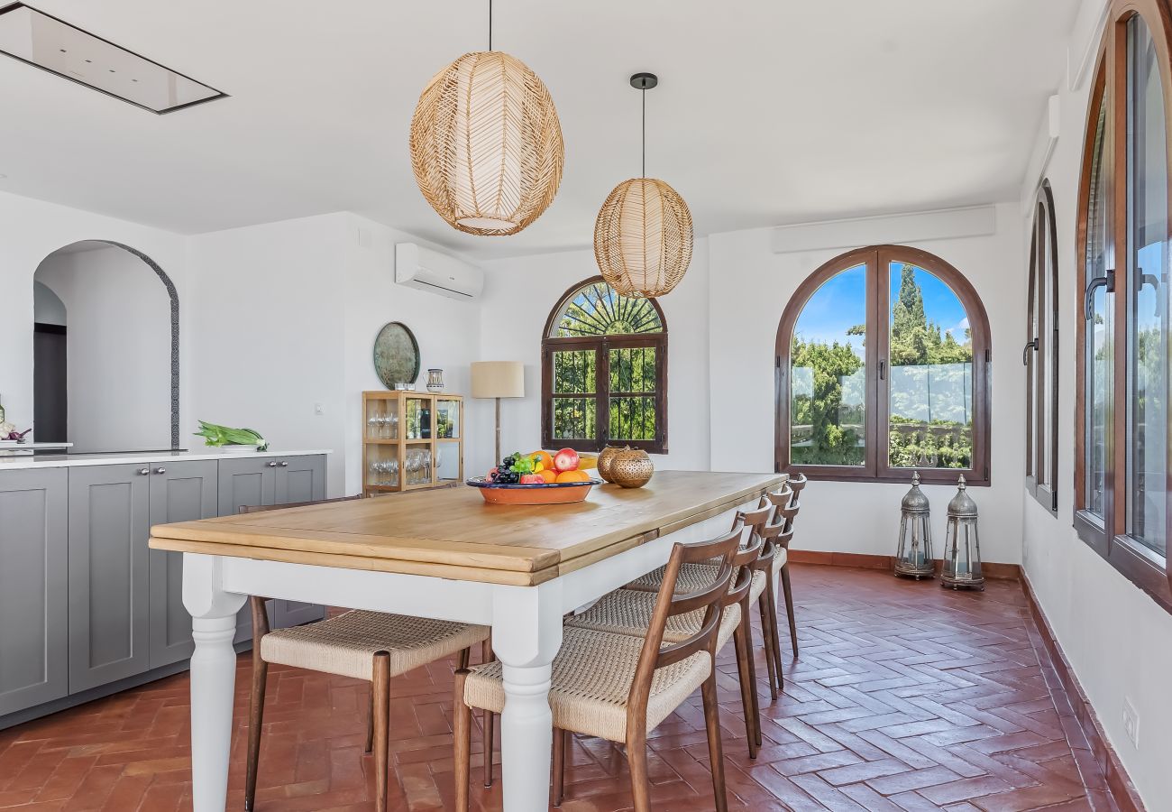 Villa in La Herradura - Exclusive Villa, Wonderful Garden, Private Heated Pool