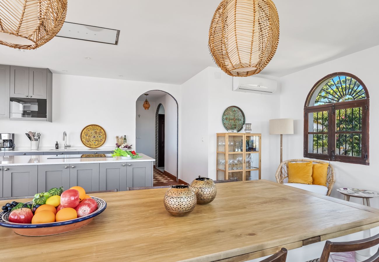 Villa in La Herradura - Exclusive Villa, Wonderful Garden, Private Heated Pool