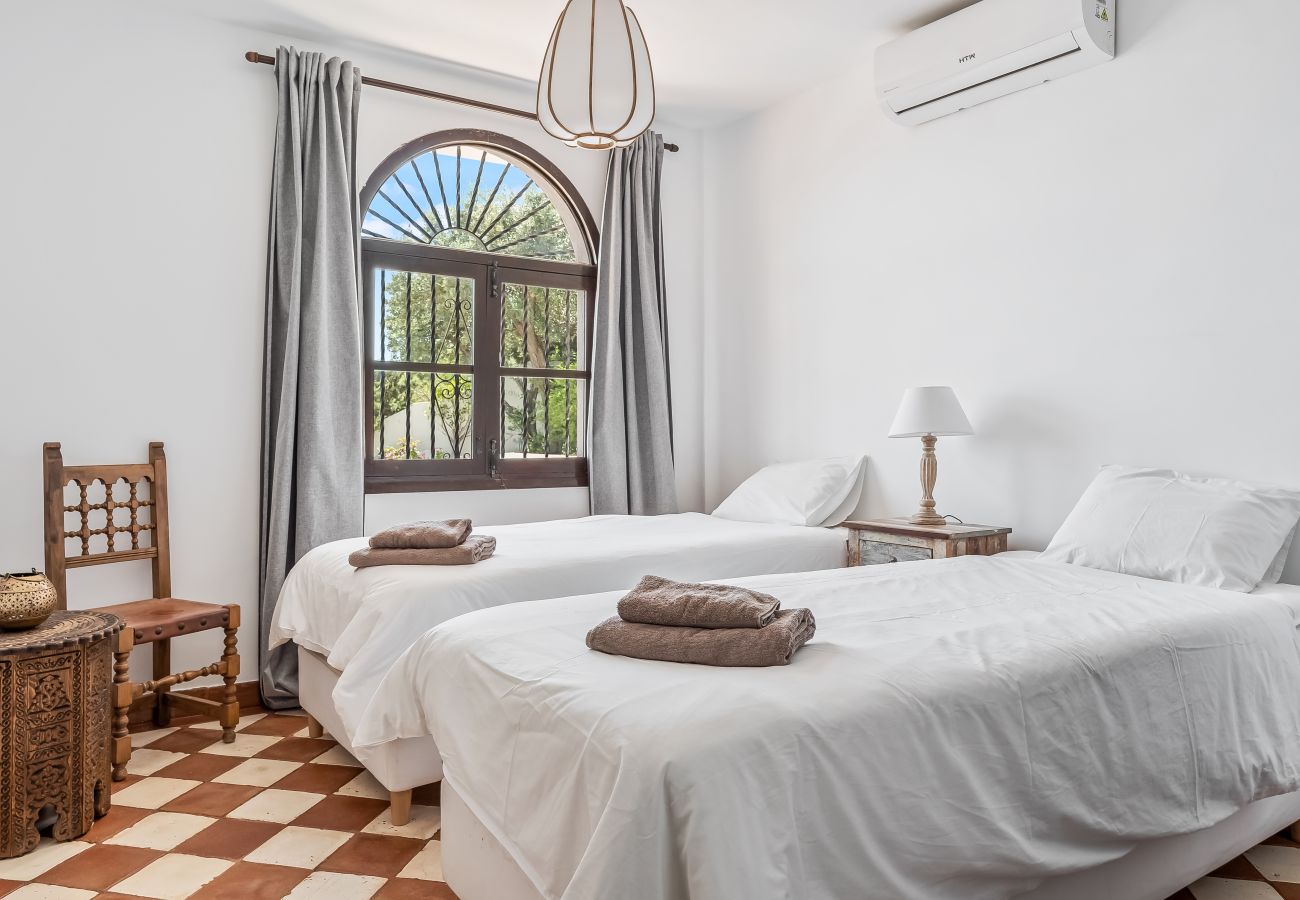 Villa in La Herradura - Exclusive Villa, Wonderful Garden, Private Heated Pool