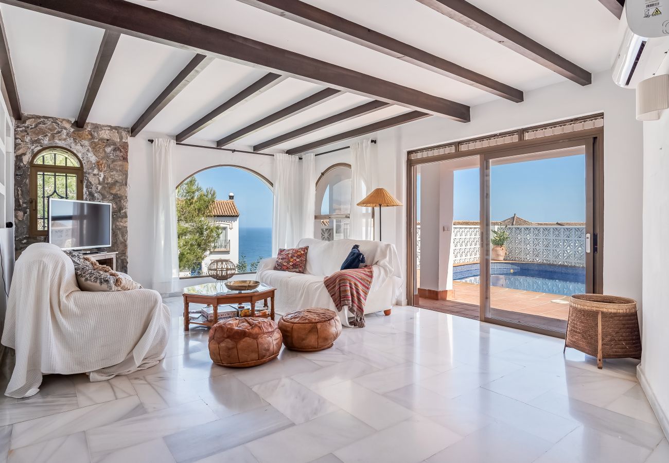 Villa in La Herradura - Exclusive Villa, Wonderful Garden, Private Heated Pool