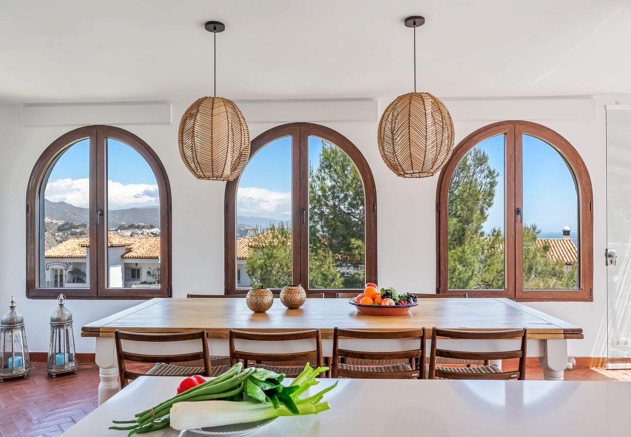 Villa in La Herradura - Exclusive Villa, Wonderful Garden, Private Heated Pool