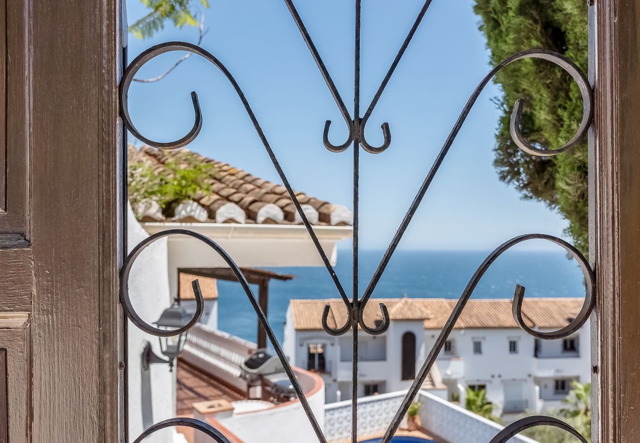 Villa in La Herradura - Exclusive Villa, Wonderful Garden, Private Heated Pool