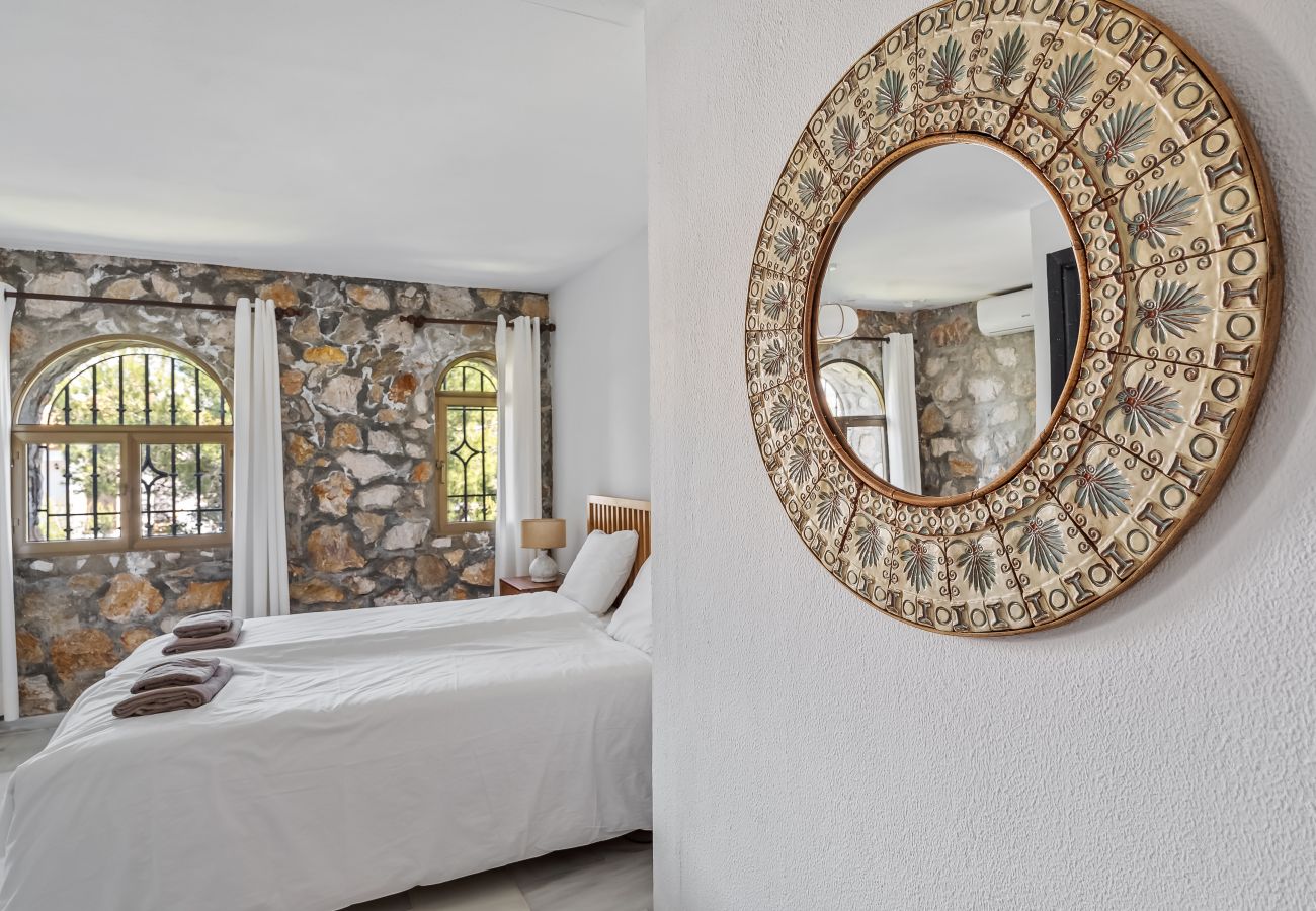 Villa in La Herradura - Exclusive Villa, Wonderful Garden, Private Heated Pool