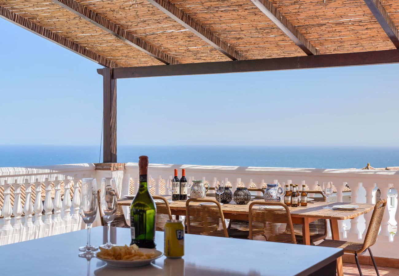 Villa in La Herradura - Exclusive Villa, Wonderful Garden, Private Heated Pool