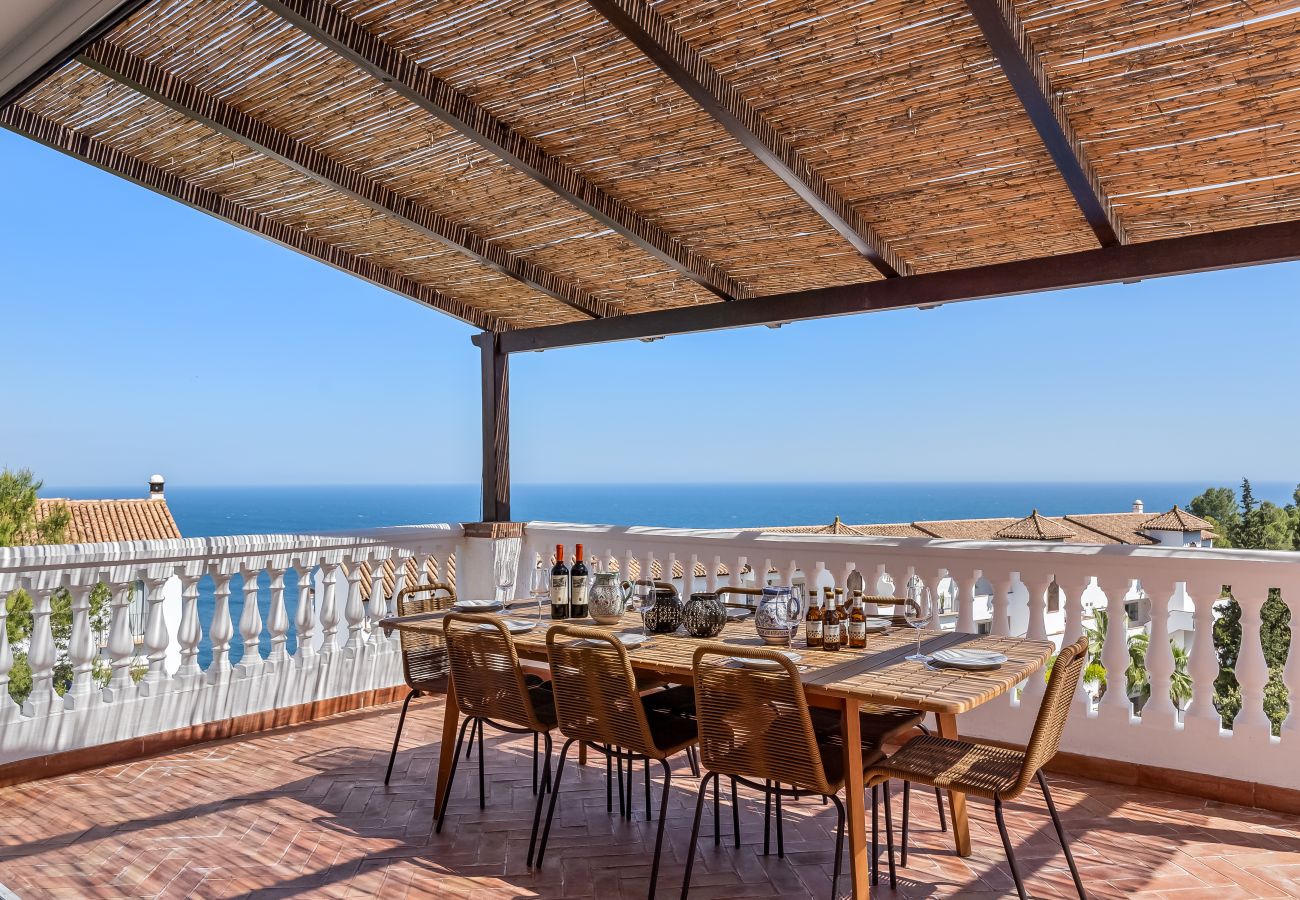 Villa in La Herradura - Exclusive Villa, Wonderful Garden, Private Heated Pool