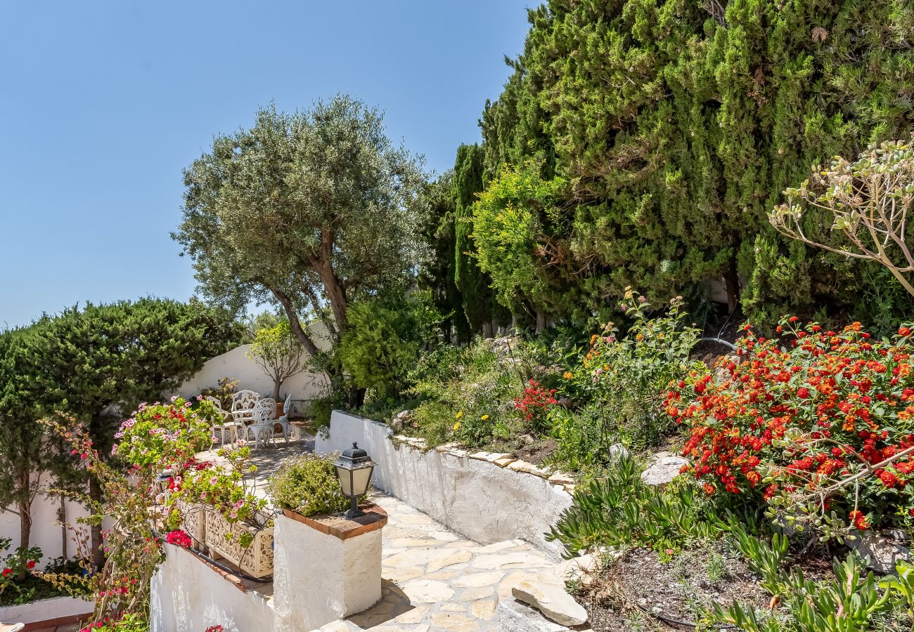 Villa in La Herradura - Exclusive Villa, Wonderful Garden, Private Heated Pool