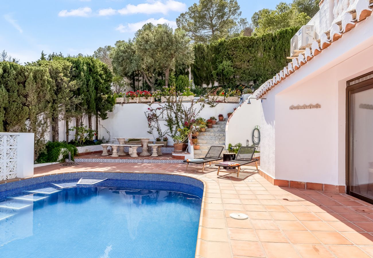 Villa in La Herradura - Exclusive Villa, Wonderful Garden, Private Heated Pool