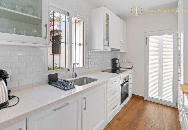 Villa in La Herradura - Luxury Villa with Sea View, Private Heated Pool (Optional) Villa in La Herradura - Luxury Villa with Sea View, Private Heated Pool (Optional)