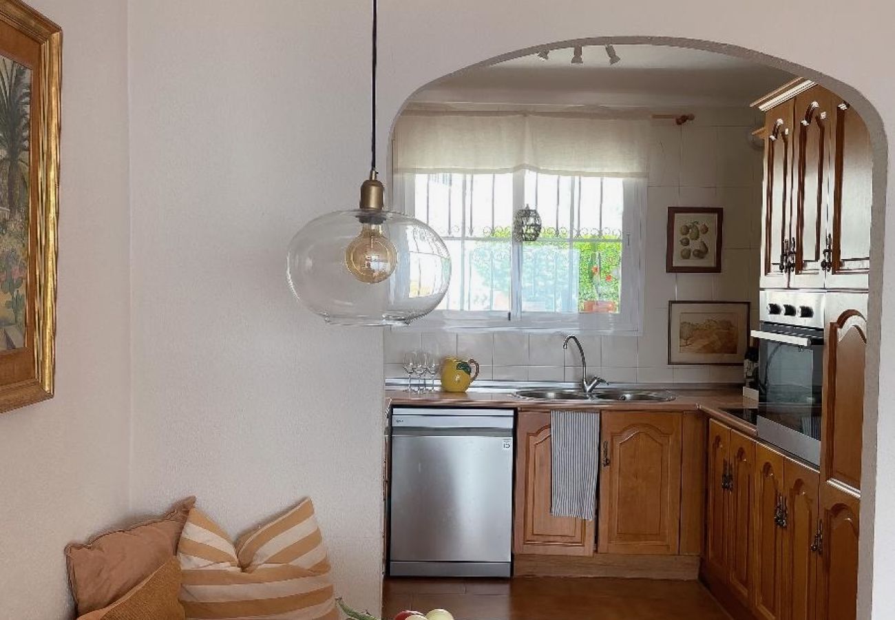 Apartment in Nerja - Sea views, large terrace and access to pool.