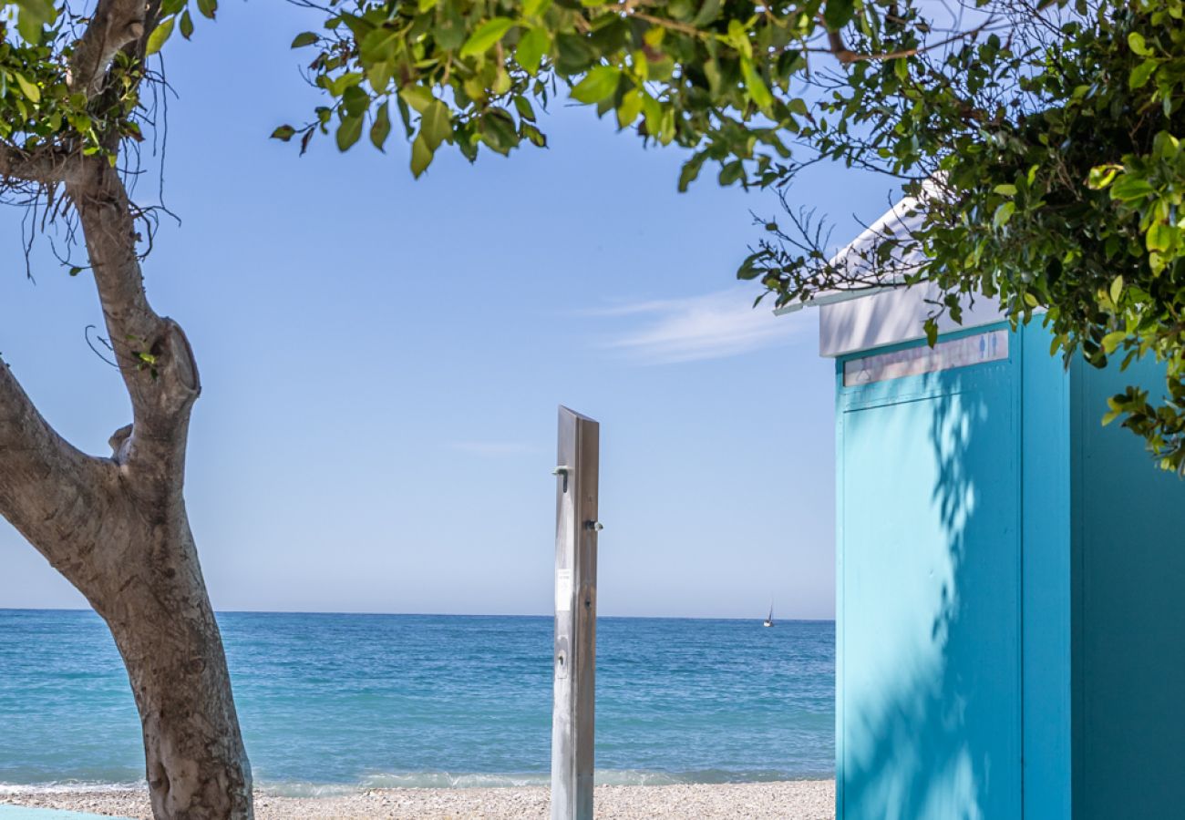 Terraced House in La Herradura - Elegant Townhouse, Large Terrace, Pool & Paddle Courts
