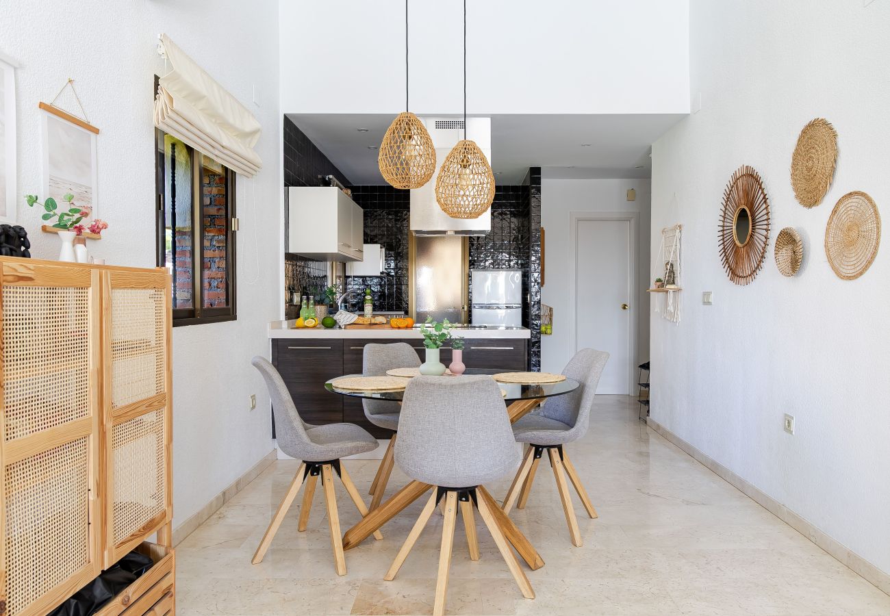 Terraced House in La Herradura - Elegant Townhouse, Large Terrace, Pool & Paddle Courts