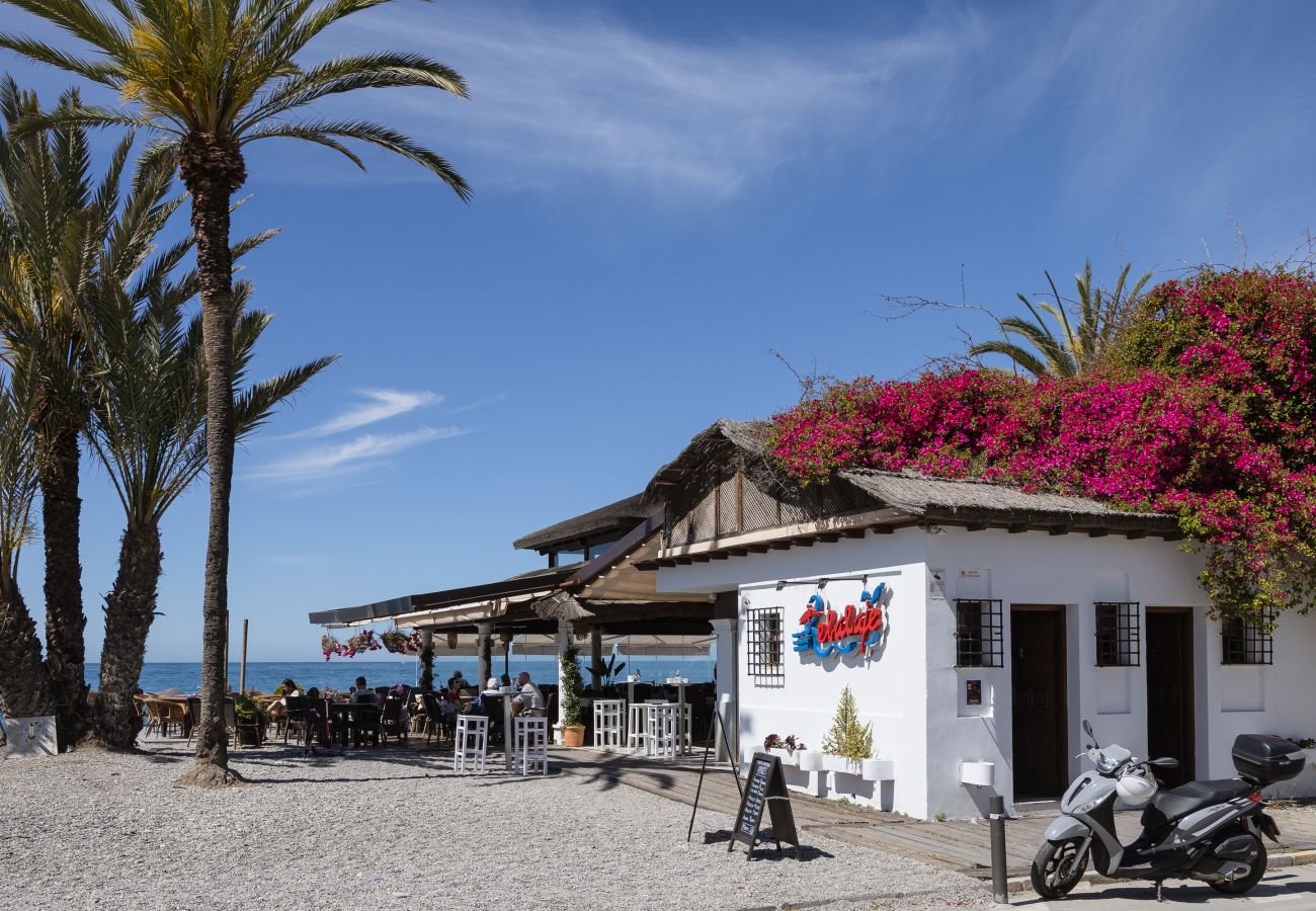 Terraced House in La Herradura - Elegant Townhouse, Large Terrace, Pool & Paddle Courts