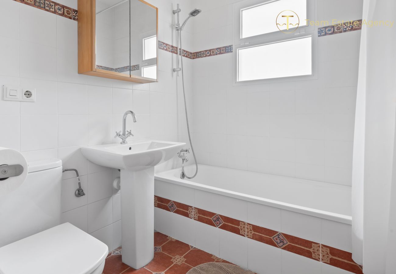 Townhouse in Nerja - Rooftop Terrace, Close to Burriana Beach, Town Center