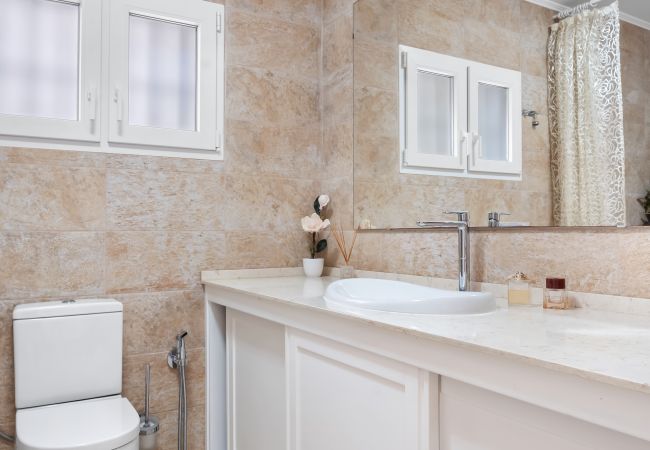 Villa in La Herradura - Villa, Private Pool, 5-Minute Walk to the Beach Villa in La Herradura - Villa, Private Pool, 5-Minute Walk to the Beach