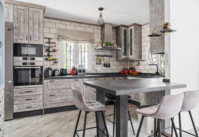 Villa in La Herradura - Villa, Private Pool, 5-Minute Walk to the Beach Villa in La Herradura - Villa, Private Pool, 5-Minute Walk to the Beach