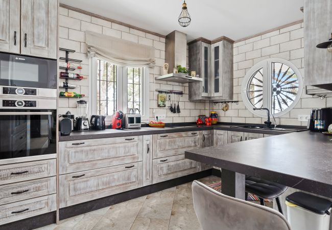 Villa in La Herradura - Villa, Private Pool, 5-Minute Walk to the Beach Villa in La Herradura - Villa, Private Pool, 5-Minute Walk to the Beach