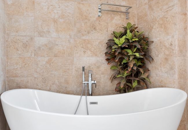 Villa in La Herradura - Villa, Private Pool, 5-Minute Walk to the Beach Villa in La Herradura - Villa, Private Pool, 5-Minute Walk to the Beach