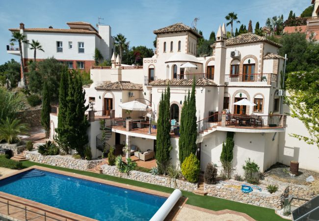 Villa in La Herradura - Dream Stay! Heated Pool, 15 Guests, Near Beach Villa in La Herradura - Dream Stay! Heated Pool, 15 Guests, Near Beach