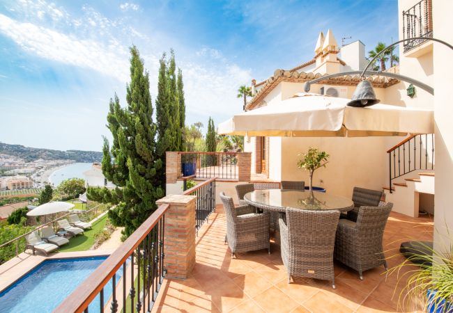 Villa in La Herradura - Dream Stay! Heated Pool, 15 Guests, Near Beach Villa in La Herradura - Dream Stay! Heated Pool, 15 Guests, Near Beach
