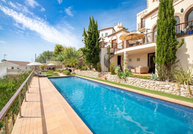 Villa in La Herradura - Dream Stay! Heated Pool, 15 Guests, Near Beach Villa in La Herradura - Dream Stay! Heated Pool, 15 Guests, Near Beach