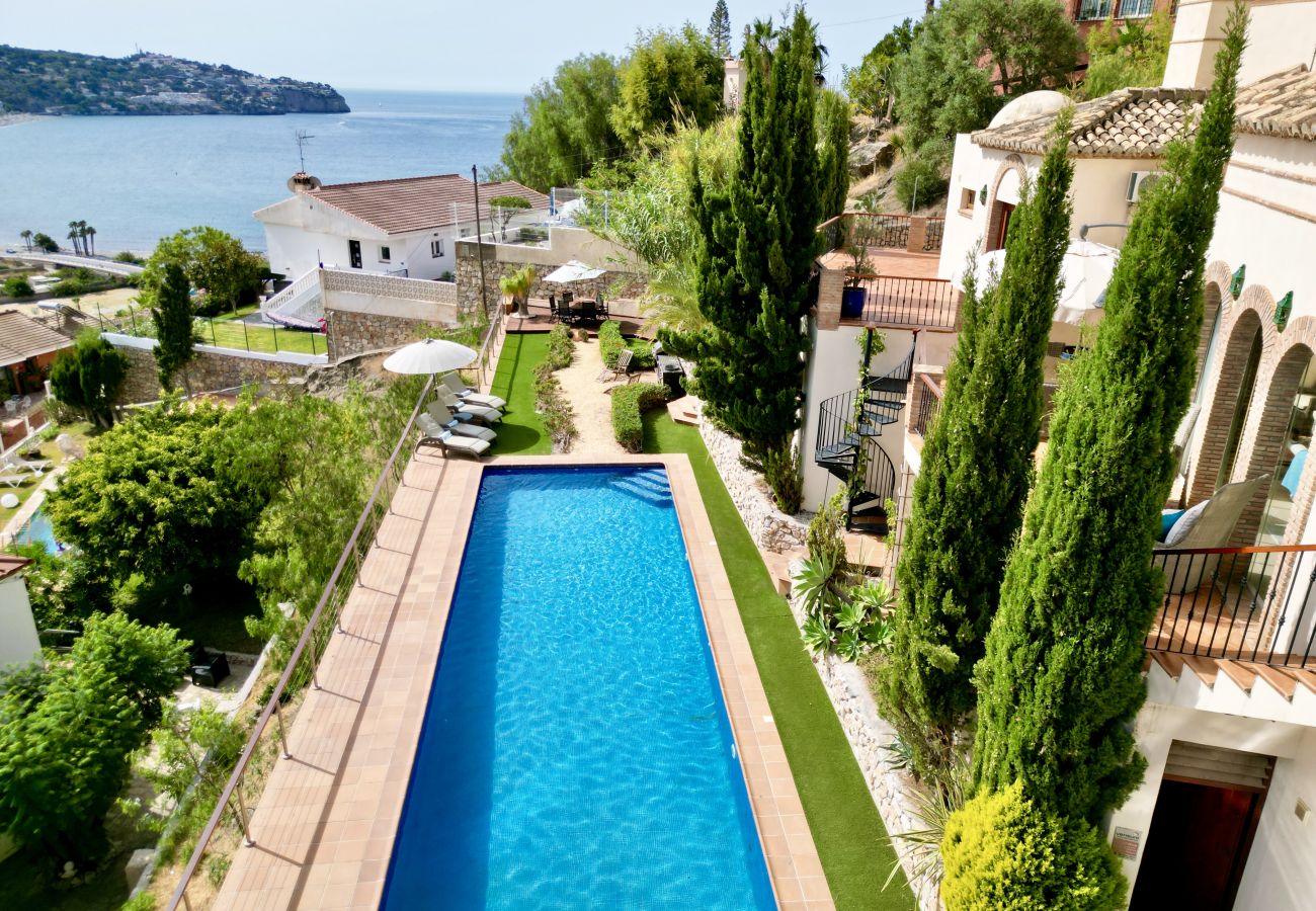 Villa in La Herradura - Dream Stay! Heated Pool, 15 Guests, Luxury Villa Near Beach