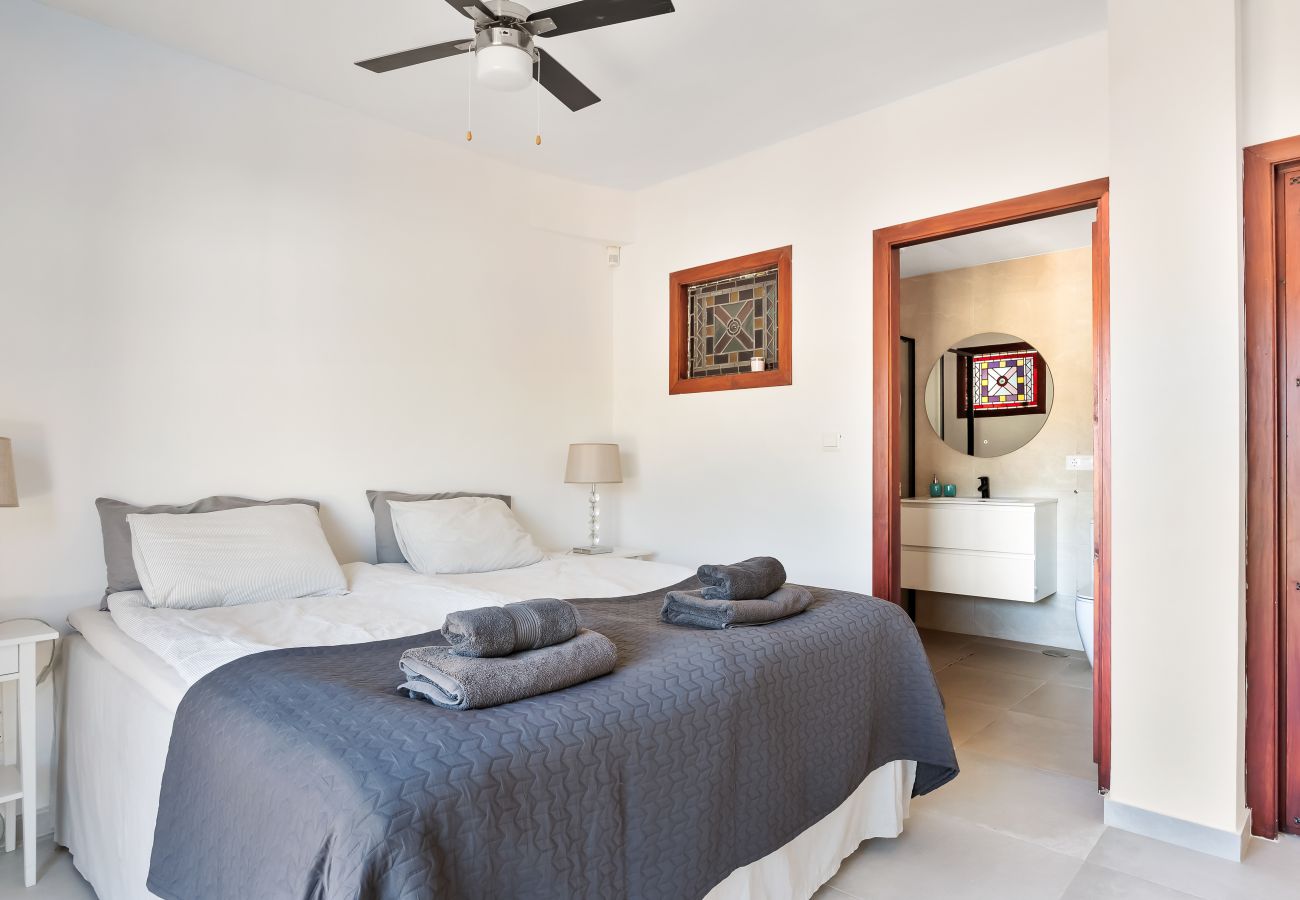 Villa in La Herradura - Dream Stay! Heated Pool, 15 Guests, Near Beach
