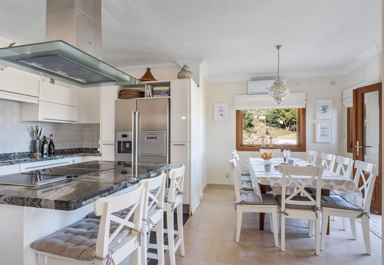 Villa in La Herradura - Dream Stay! Heated Pool, 15 Guests, Near Beach