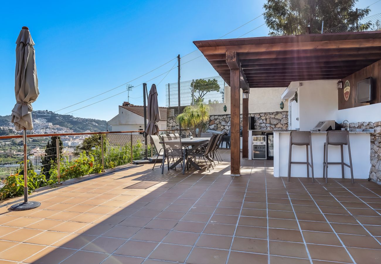 Villa in La Herradura - Dream Stay! Heated Pool, 15 Guests, Near Beach