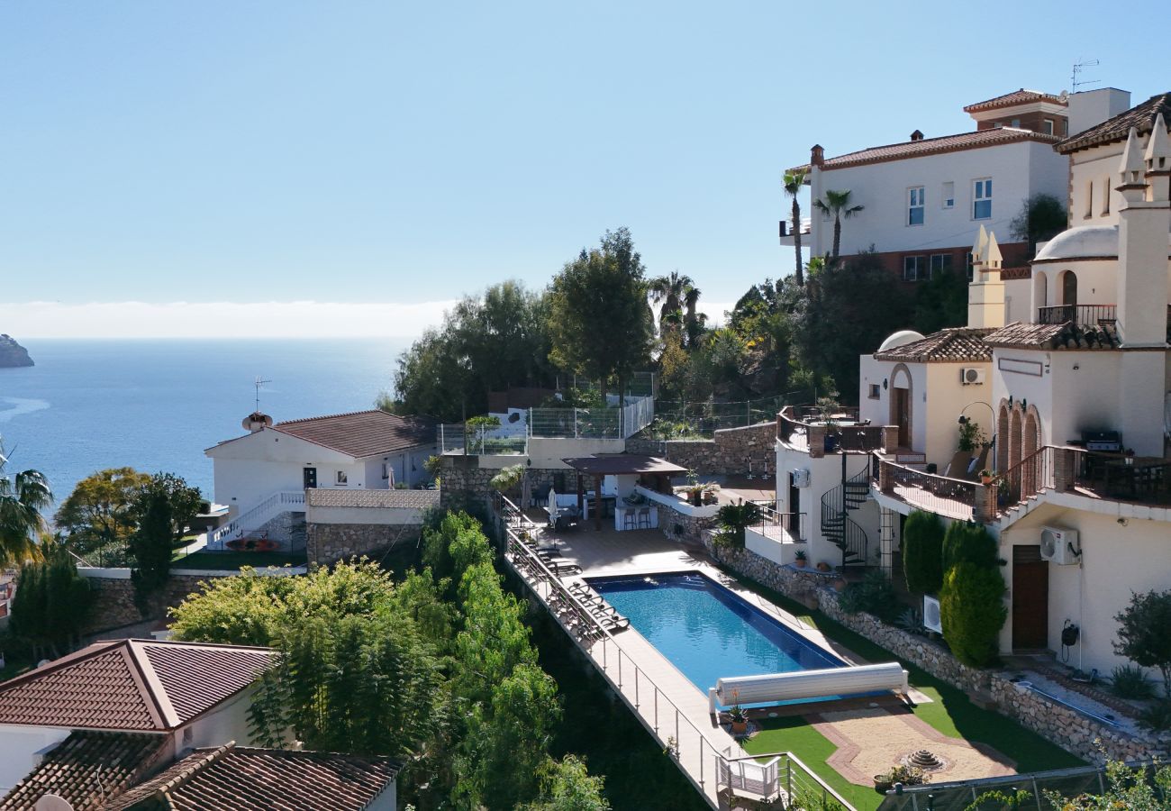 Villa in La Herradura - Dream Stay! Heated Pool, 15 Guests, Near Beach