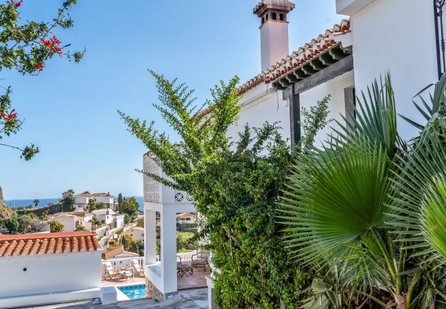 Villa in Almuñecar - Elegant Retreat with Stunning Sea Views Villa in Almuñecar - Elegant Retreat with Stunning Sea Views