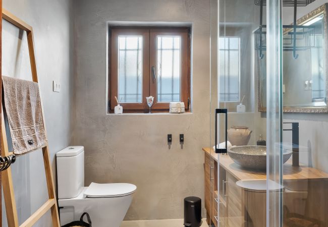 Villa in Almuñecar - Elegant Retreat with Stunning Sea Views Villa in Almuñecar - Elegant Retreat with Stunning Sea Views