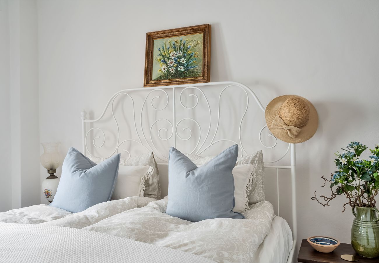 Townhouse in Almuñecar - Huge Terrace, Historic Cave & Close to the beach
