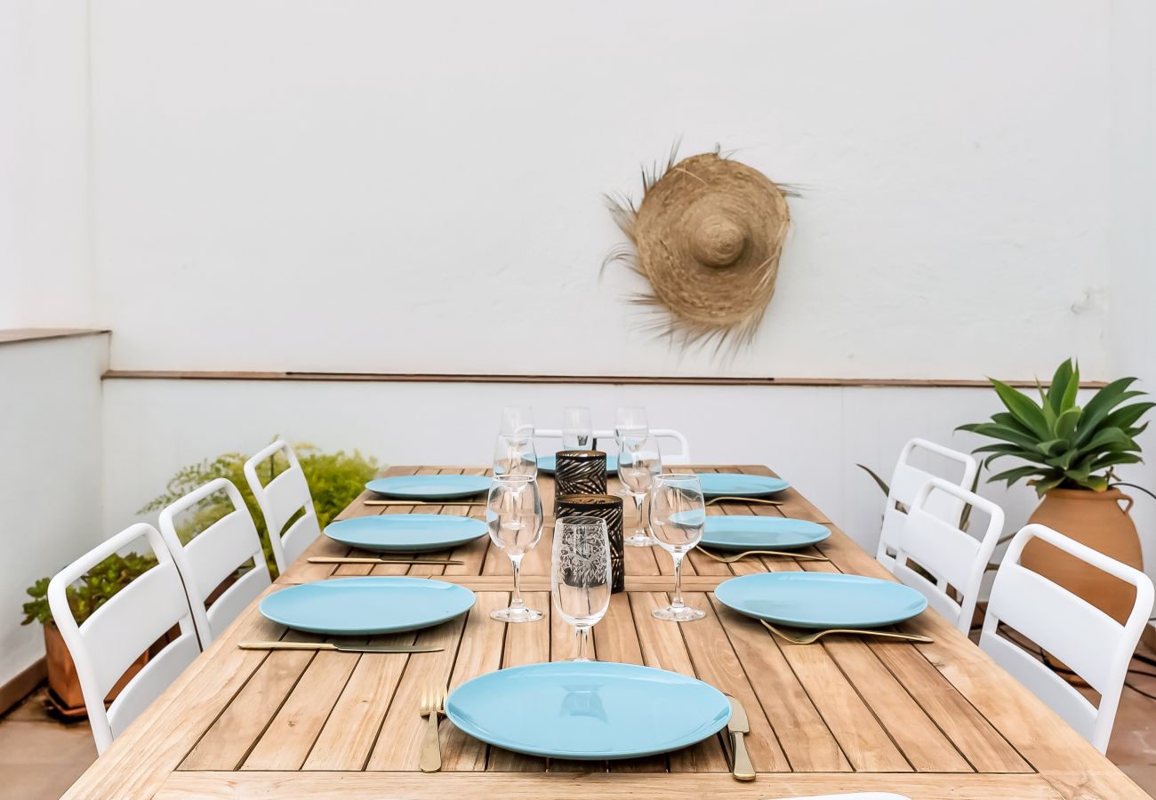 Townhouse in Almuñecar - Huge Terrace, Historic Cave & Close to the beach