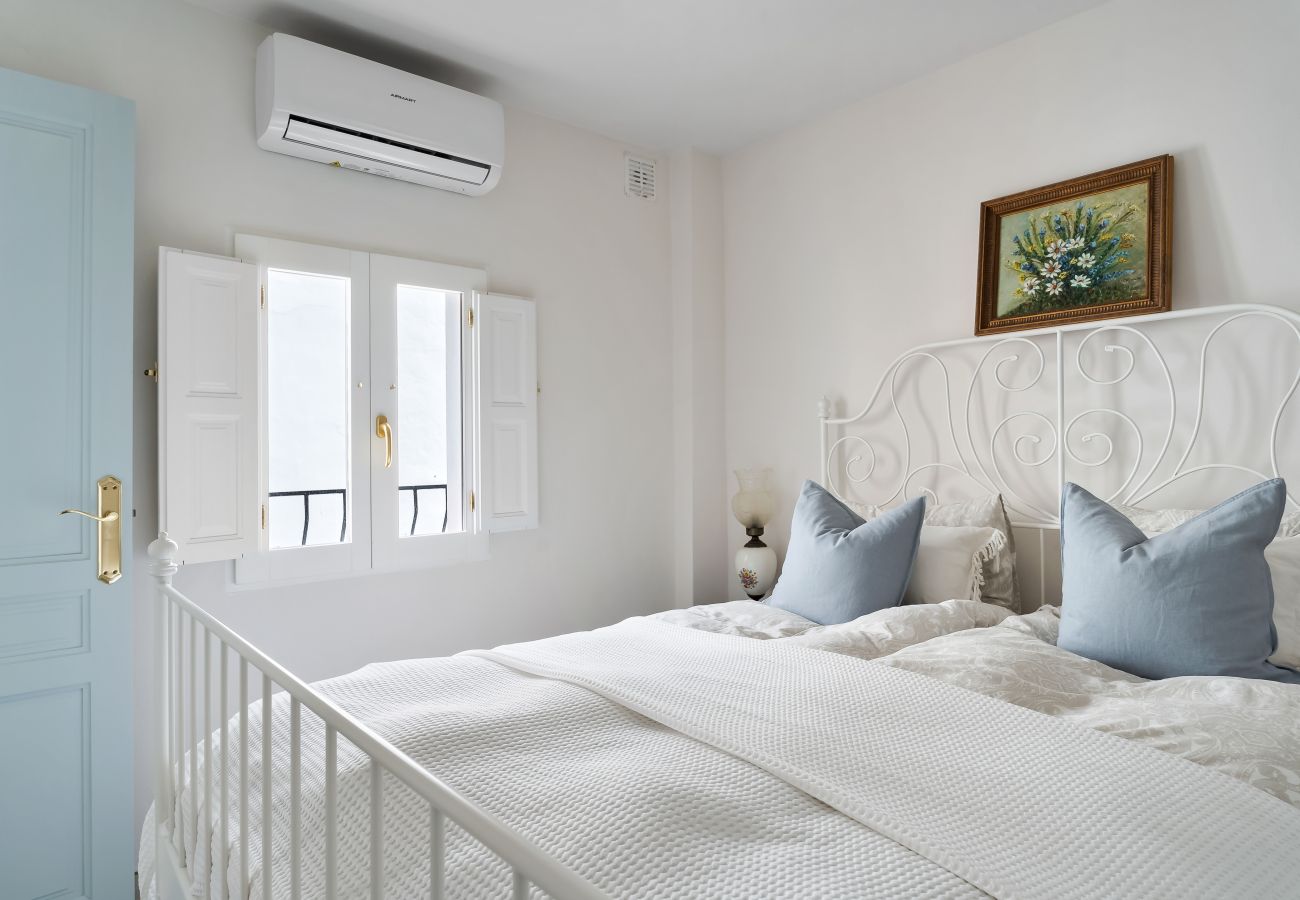 Townhouse in Almuñecar - Huge Terrace, Historic Cave & Close to the beach