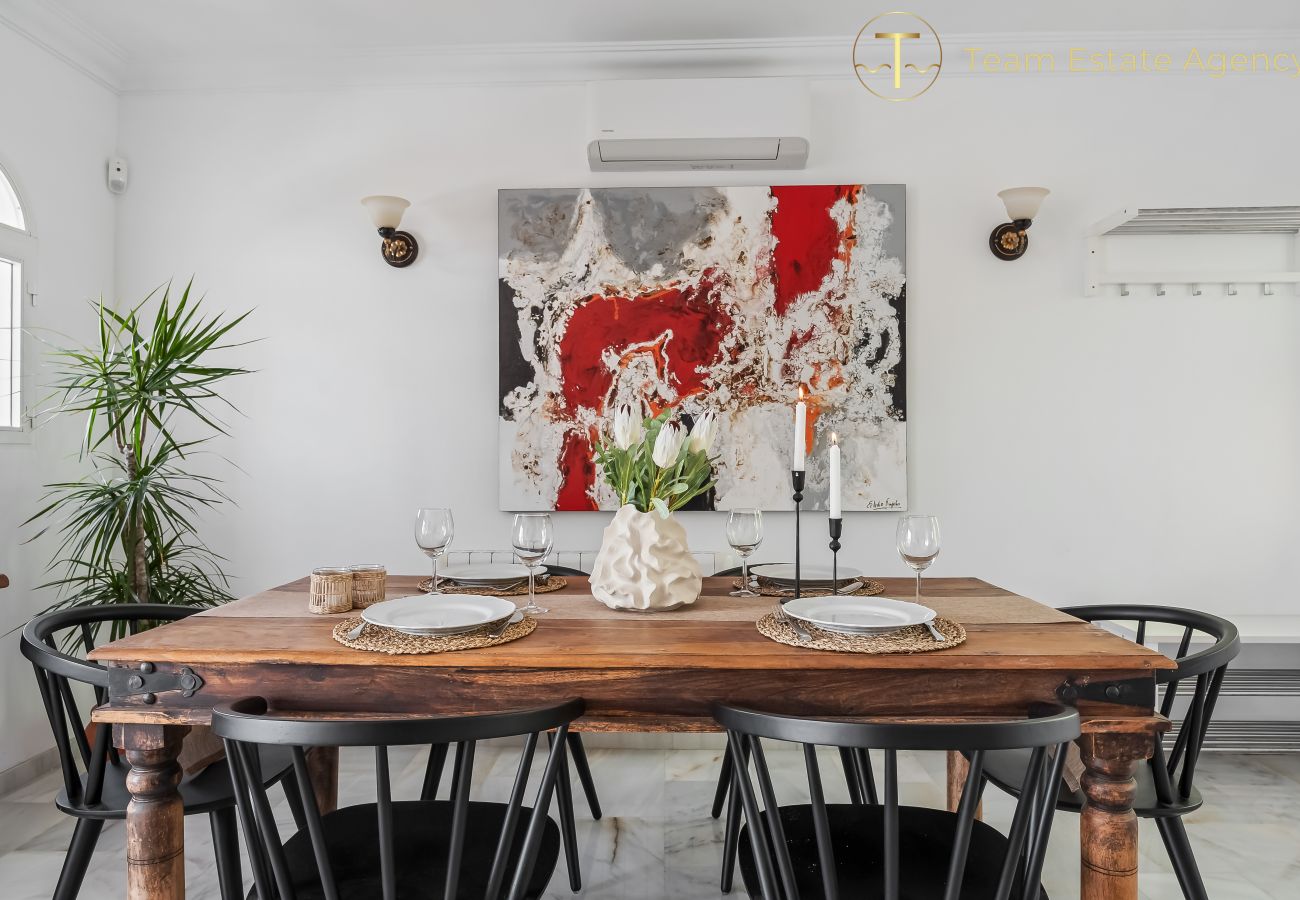 Townhouse in Nerja - Chic Retreat w/ Big Garden, Near Burriana Beach